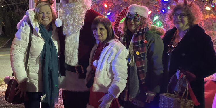 GR Christmas tree lighting