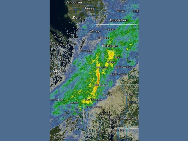 Westerly Winds Bring 40 to 45 MPH Gusts and Brief Heavy Rain to Whidbey Island, Camano Island, and Oak Harbor This Morning